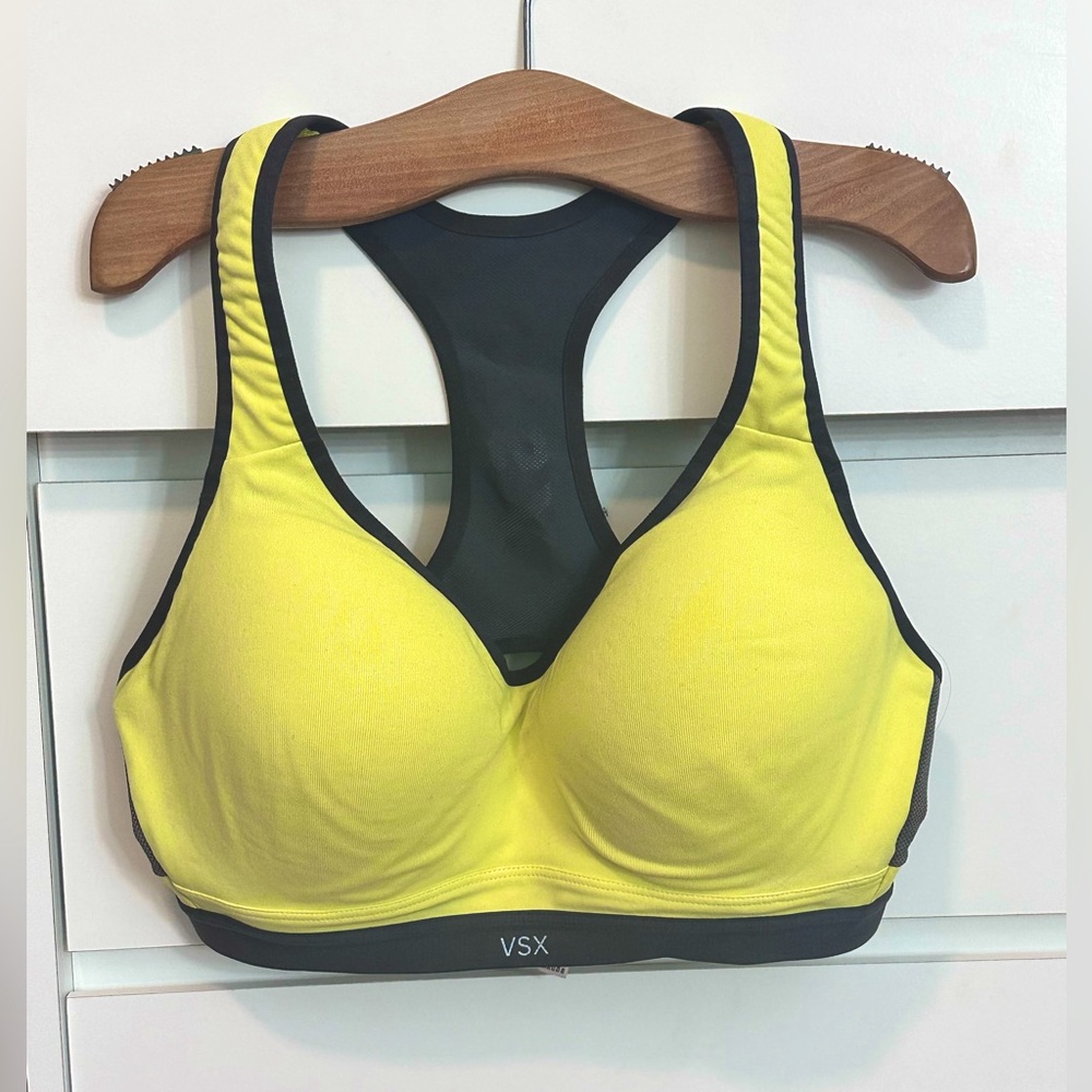 Victoria’s Secret Knockout Underwire Sports Bra